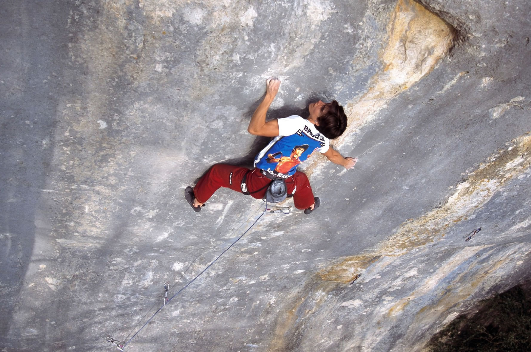 Josune Bereziartu climbing
