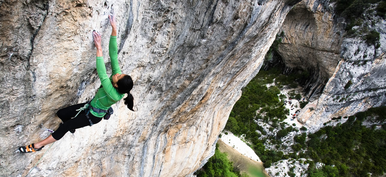 Pies de gato técnicos para la escalada, modelo tenaya ra, marca