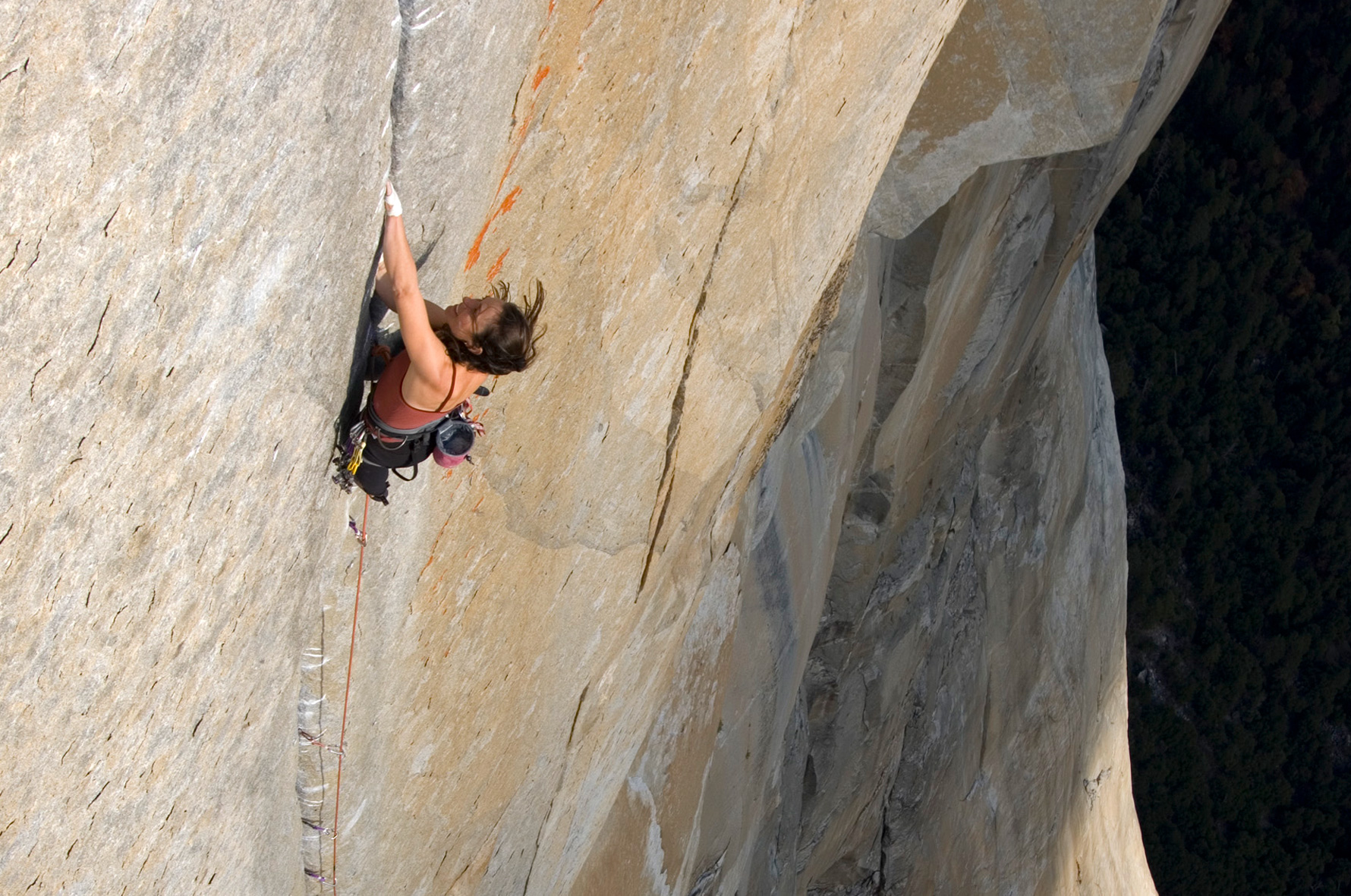 Steph Davis escalando