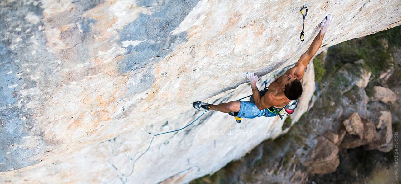 Pablo Barbero climbing in Cuenca (Spain)